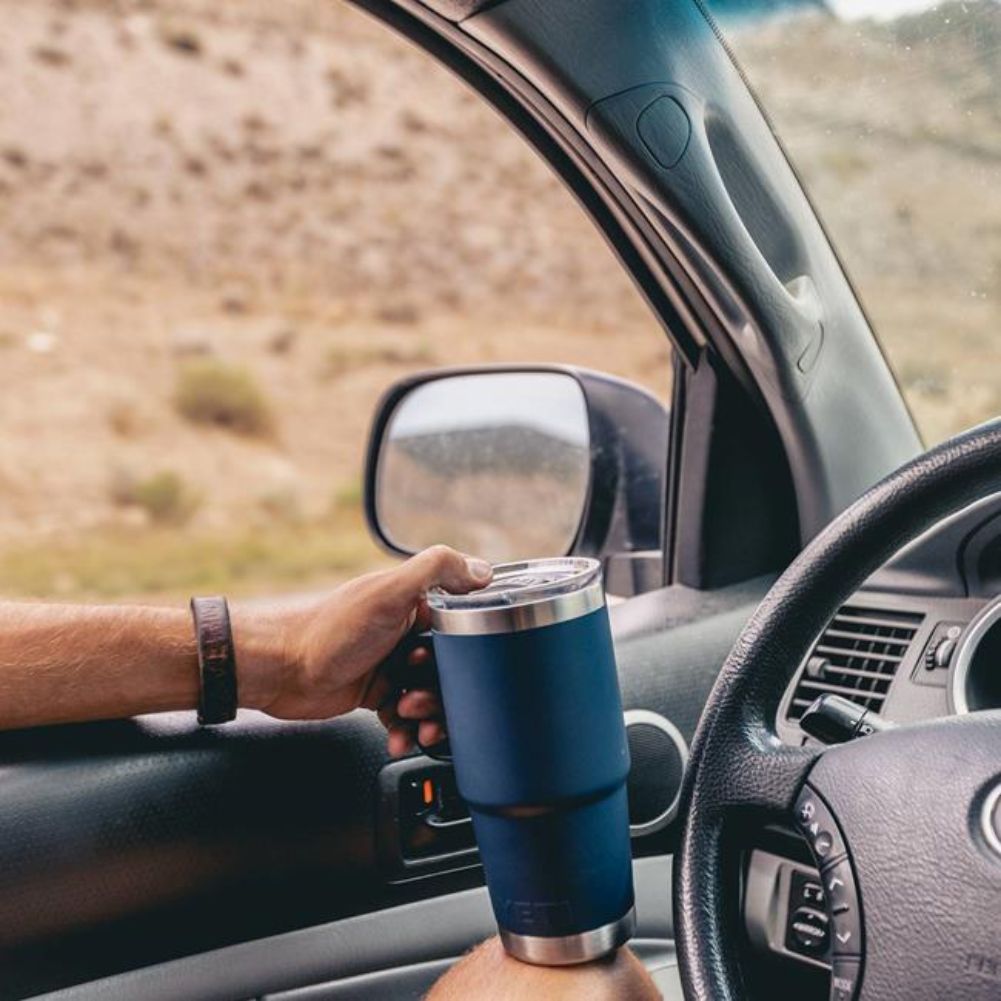 YETI Rambler 20 Oz Travel Mug (Navy)
