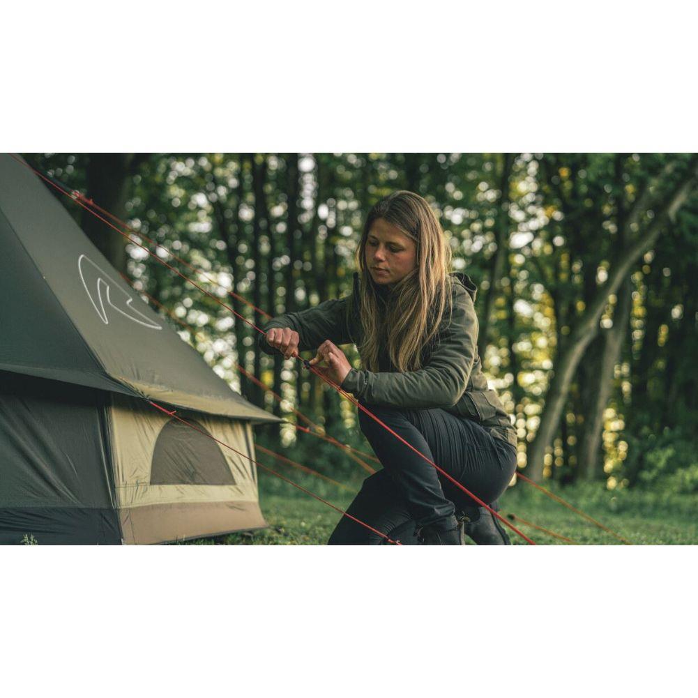 Robens Klondike PRS Tipi Tent (2024) women setting up
