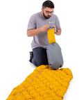 Sea To Summits Ultralight XR Insulated Air Sleeping Mat - Regular (Arrowwood) blow