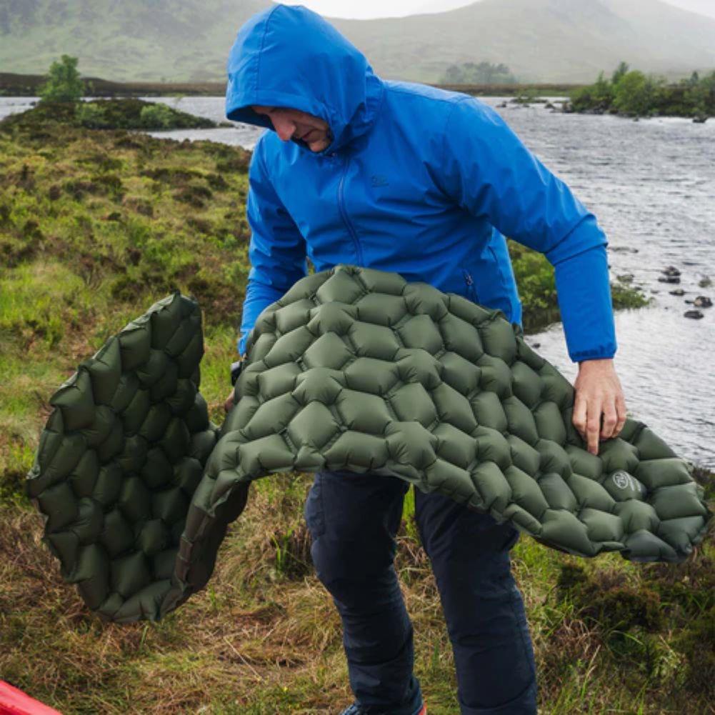 Highlander Nap-Pak Inflatable Sleeping Mat (Deep Blue) carry